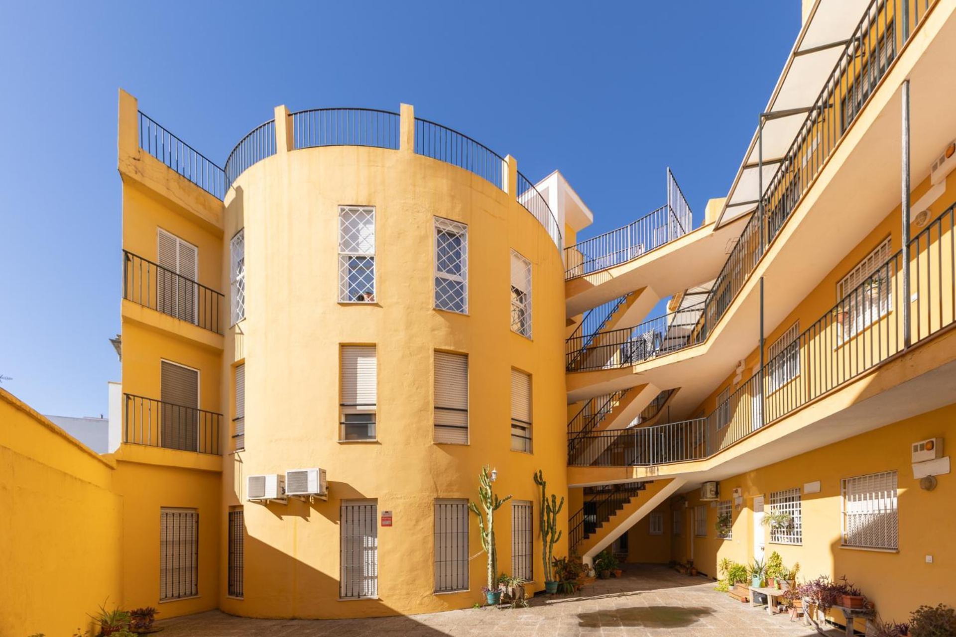 Charming 2 Bedrooms Apartment With Free Parking At Plaza Alameda By Ocityzen — Photos 2