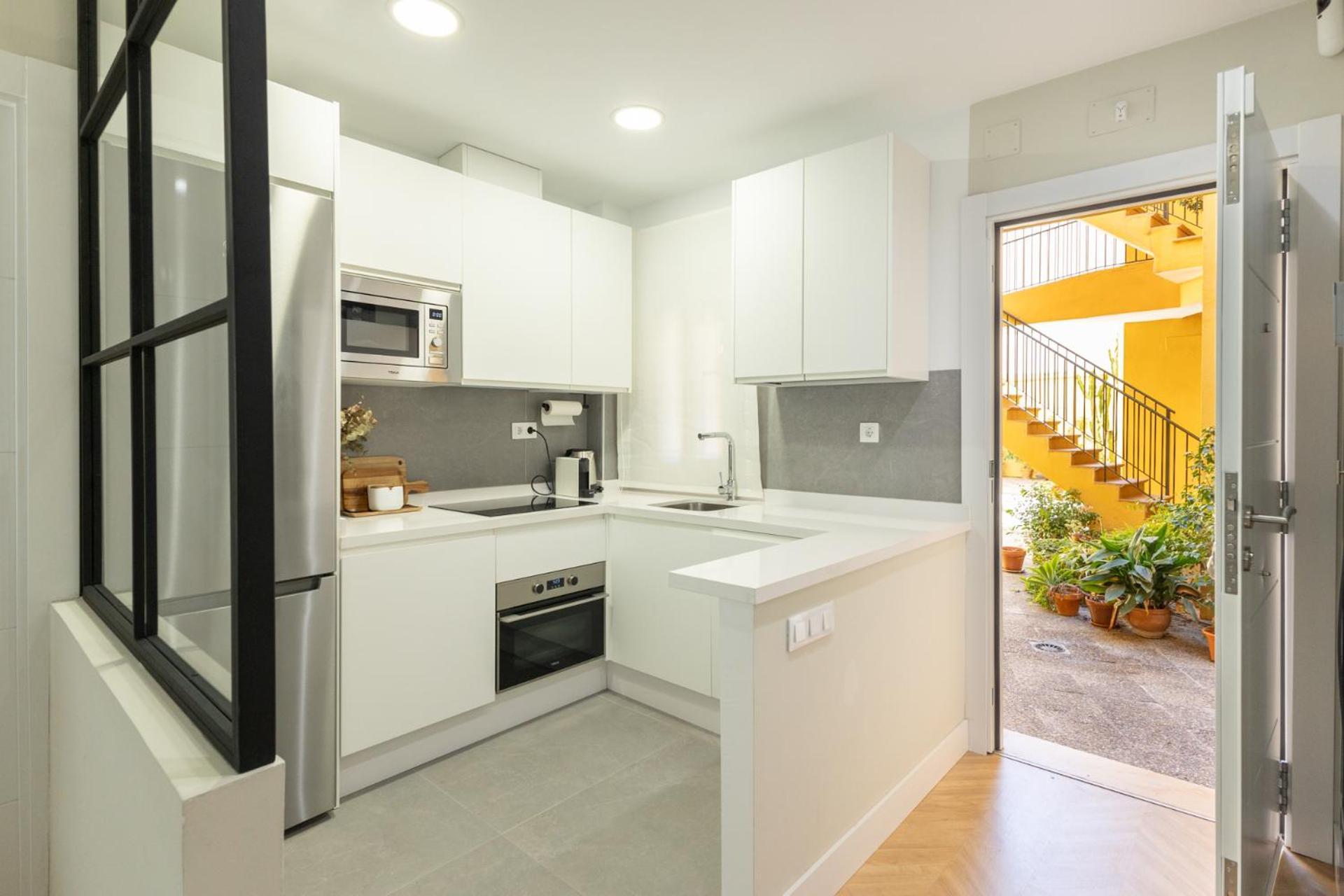 Charming 2 Bedrooms Apartment With Free Parking At Plaza Alameda By Ocityzen — Photos 3